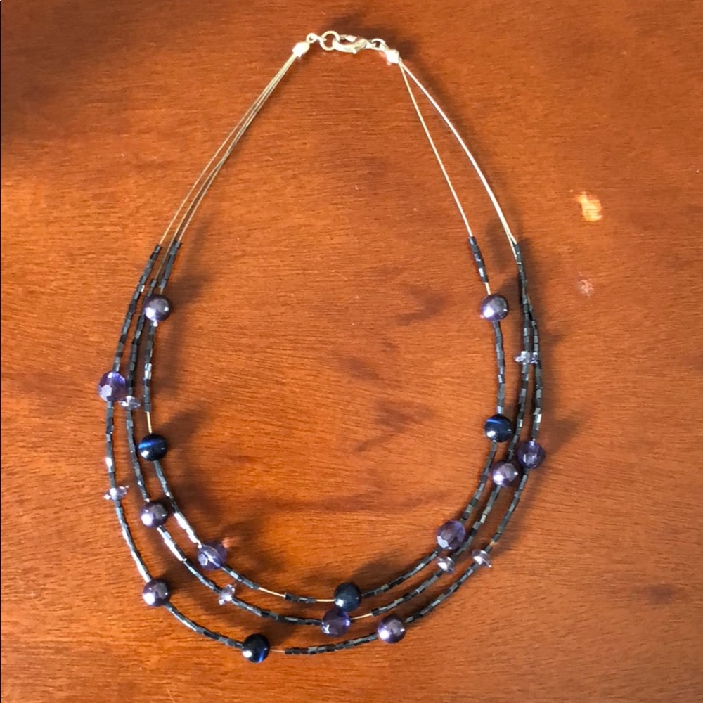 The limited blue-purple beaded necklace